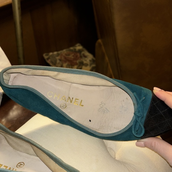 Vintage Blue Suede Chanel Ballet Flats - Picture 5 of 10